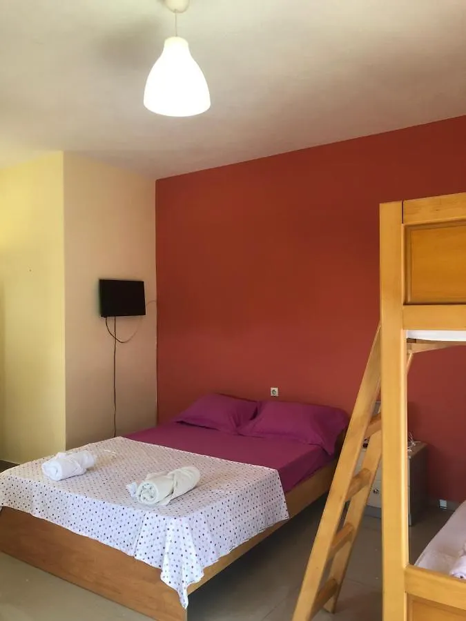 Veizi'S Apartments Himare Albania