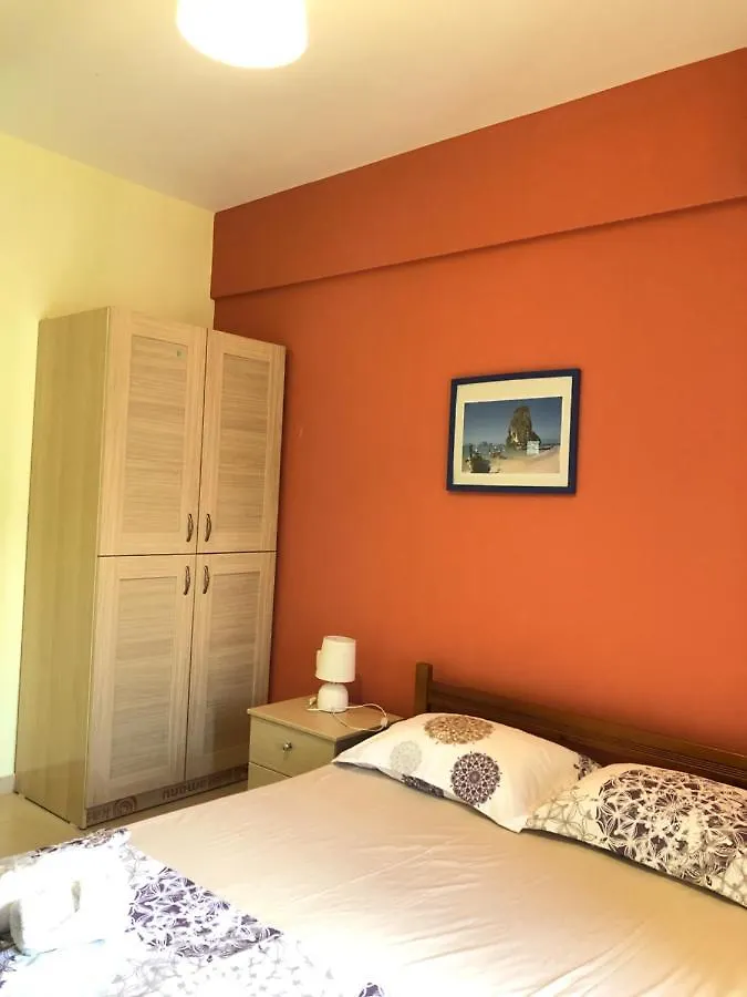 Veizi'S Apartments Himare 0*,